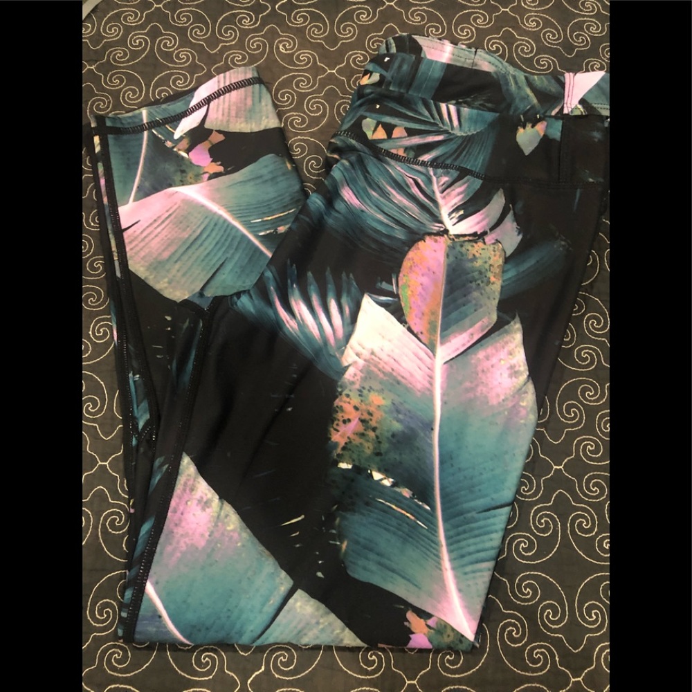 Fabletics crop tights- medium